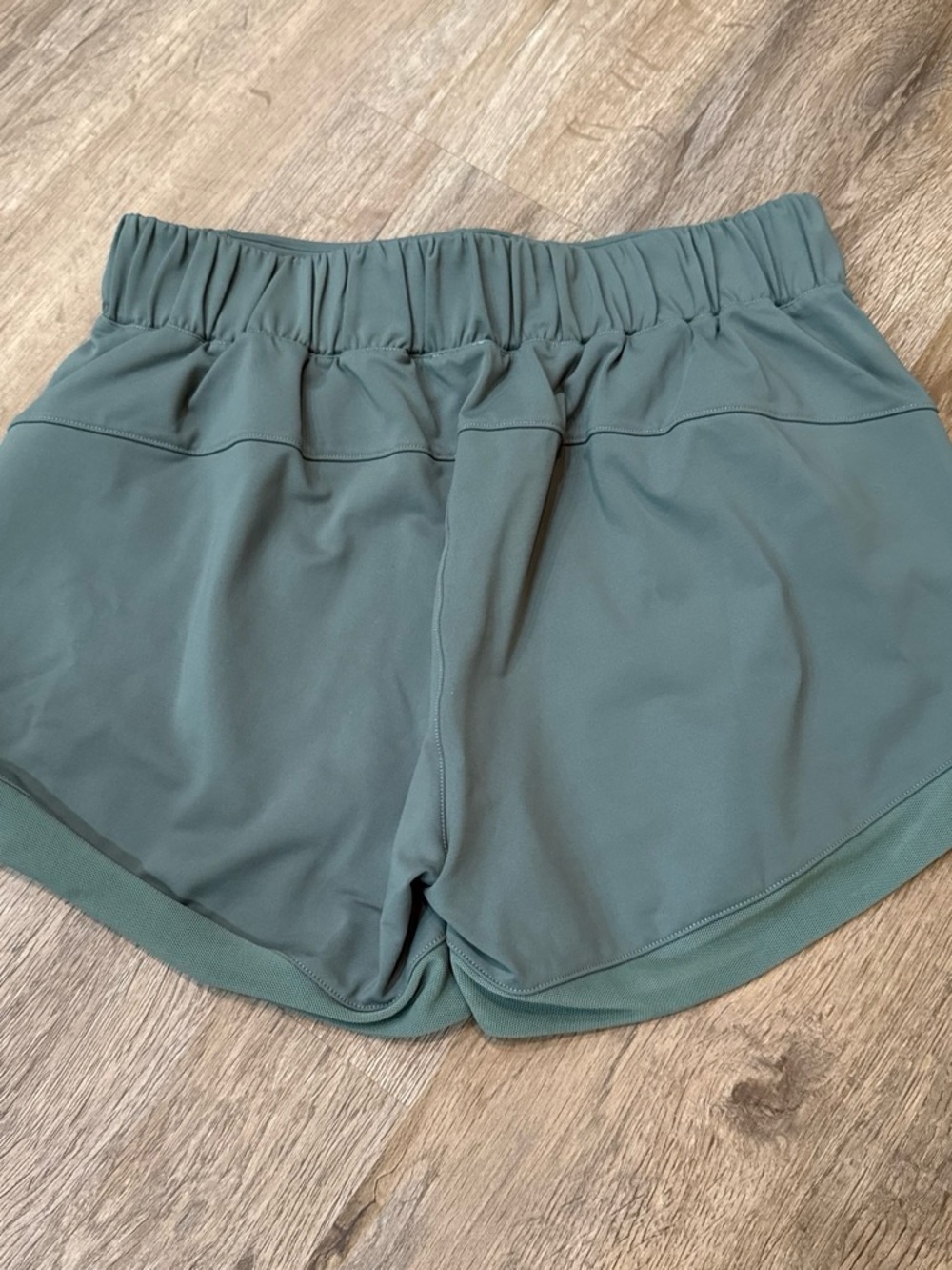 Lululemon Women's Drawstring Active Shorts - Green - Picture 4 of 9
